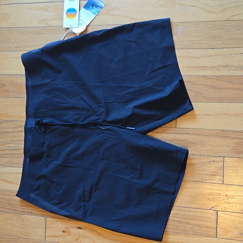 NWT Men's Vuori "Knox Boardshorts"  in Color Black and Comes in Various Sizes